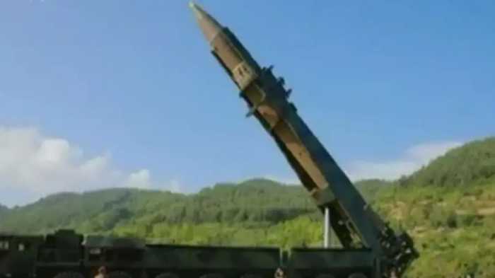 强硬！朝鲜突然连射多枚导弹，反击美军航母堵门