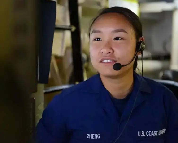 2019年，那个在美军舰上用中文警告我国海军的华人女兵，后来如何