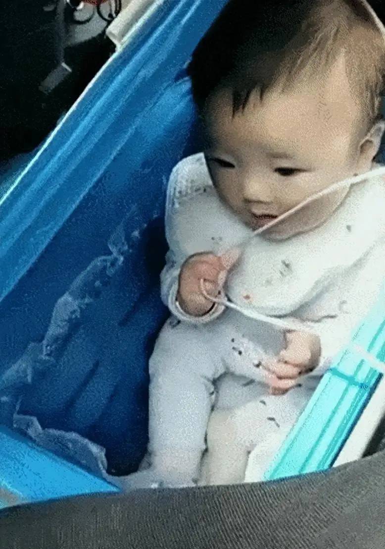 2019年，安徽小伙带娃送餐，把6个月孩子放外卖箱，如今怎样了？