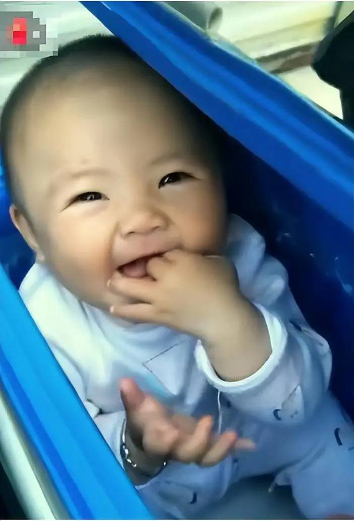 2019年，安徽小伙带娃送餐，把6个月孩子放外卖箱，如今怎样了？