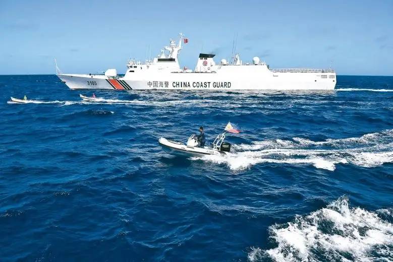菲律宾傻眼了！黄岩岛被中国“锁”起来，外交部说是必要措施，中国海警打法越来越让人解气