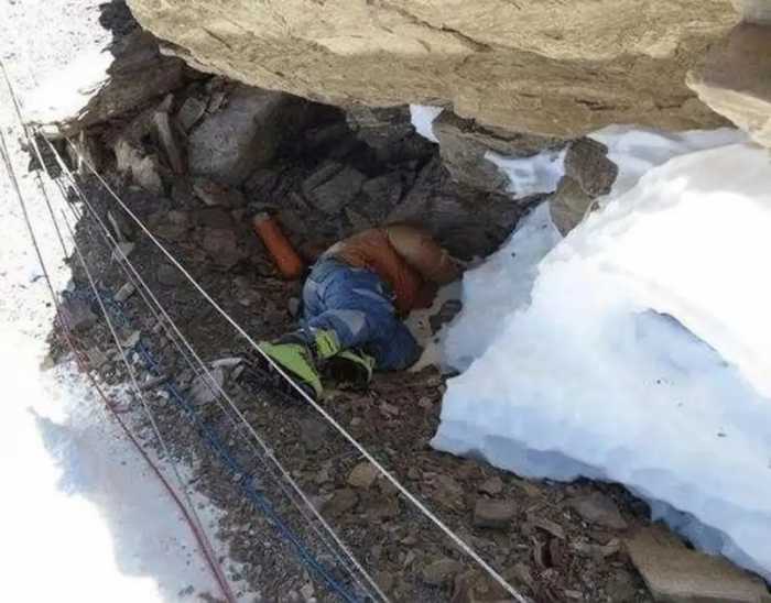 珠峰著名的3具遗体：绿靴子、睡美人、休息者，20多年无人敢安葬