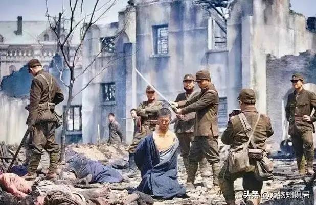 战败后日本社会的真实照片：军人乞讨难民遍地，美军过得最潇洒