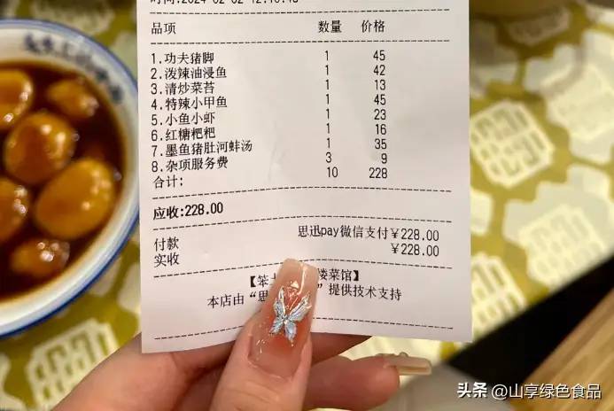 3个上海人来江西玩，在景区点了7道菜，结账时确认3遍不敢相信