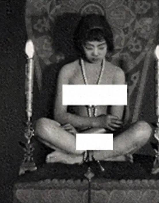 20张“辣眼睛”的老照片：清末民初的女性全裸拍照，让人没眼看！