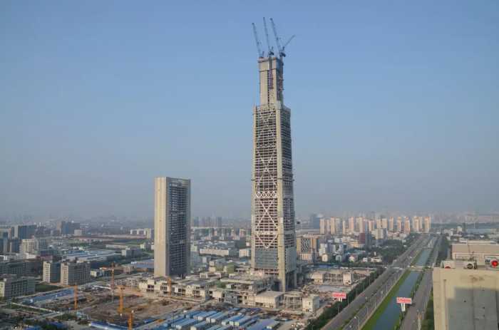中国最高烂尾楼的主人是谁？