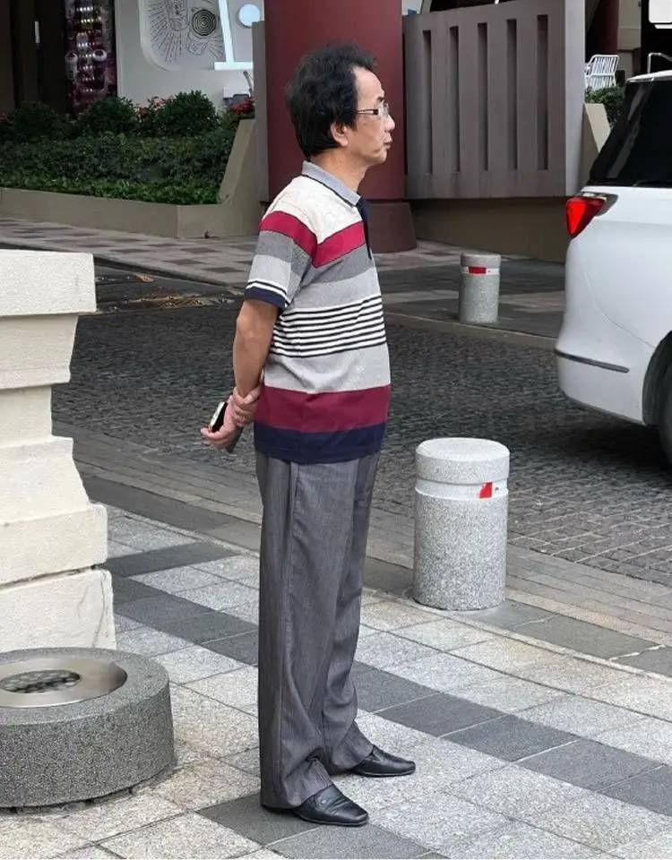 60岁男人，为什么劝你少穿POLO衫？看上海爷爷就懂，这样穿更减龄