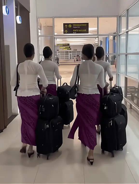 印尼空姐穿裤子引热议！网友：太酷了！看起来更舒服！